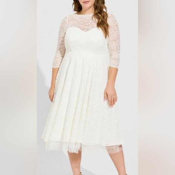 Torrid Ivory Lace tea length wedding dress - Picture 1 of 6
